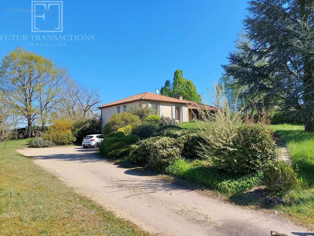 Maison à CHAMPAGNAC-DE-BELAIR