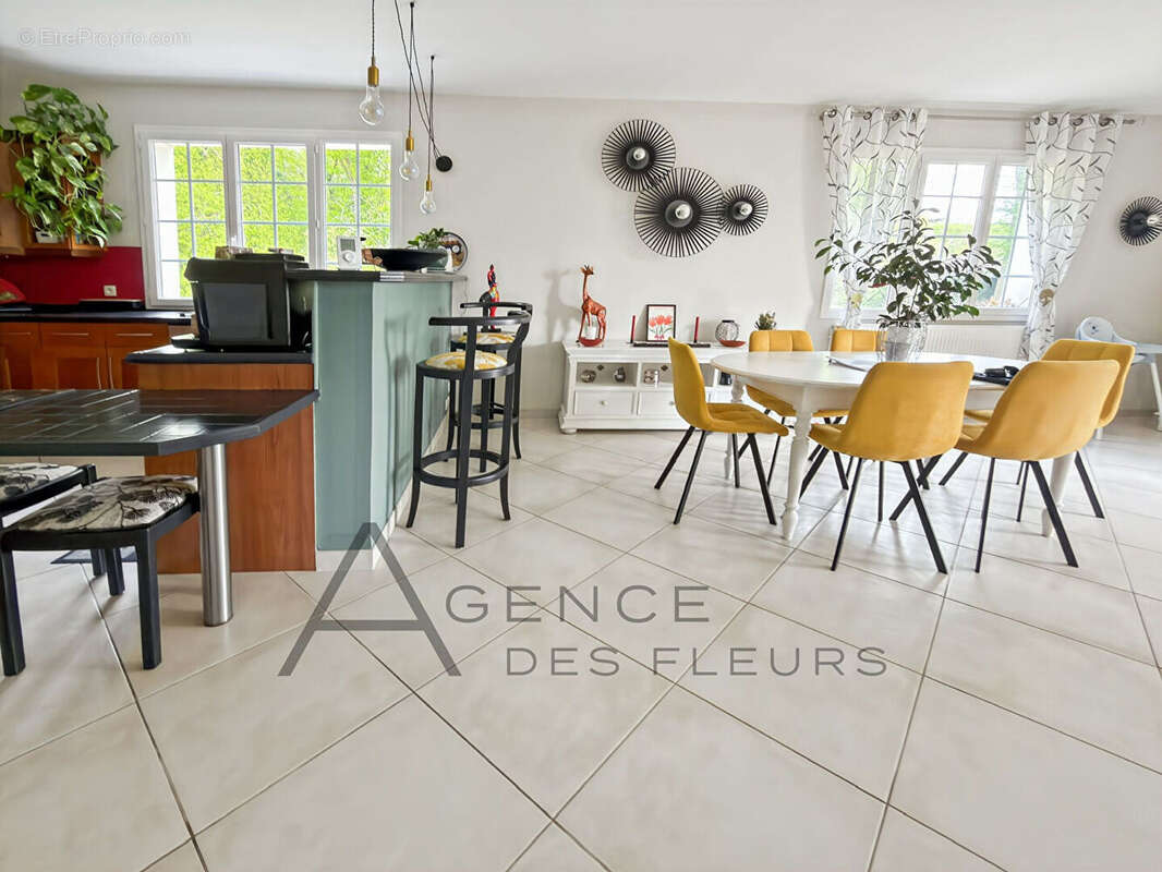 Maison à FRENEUSE