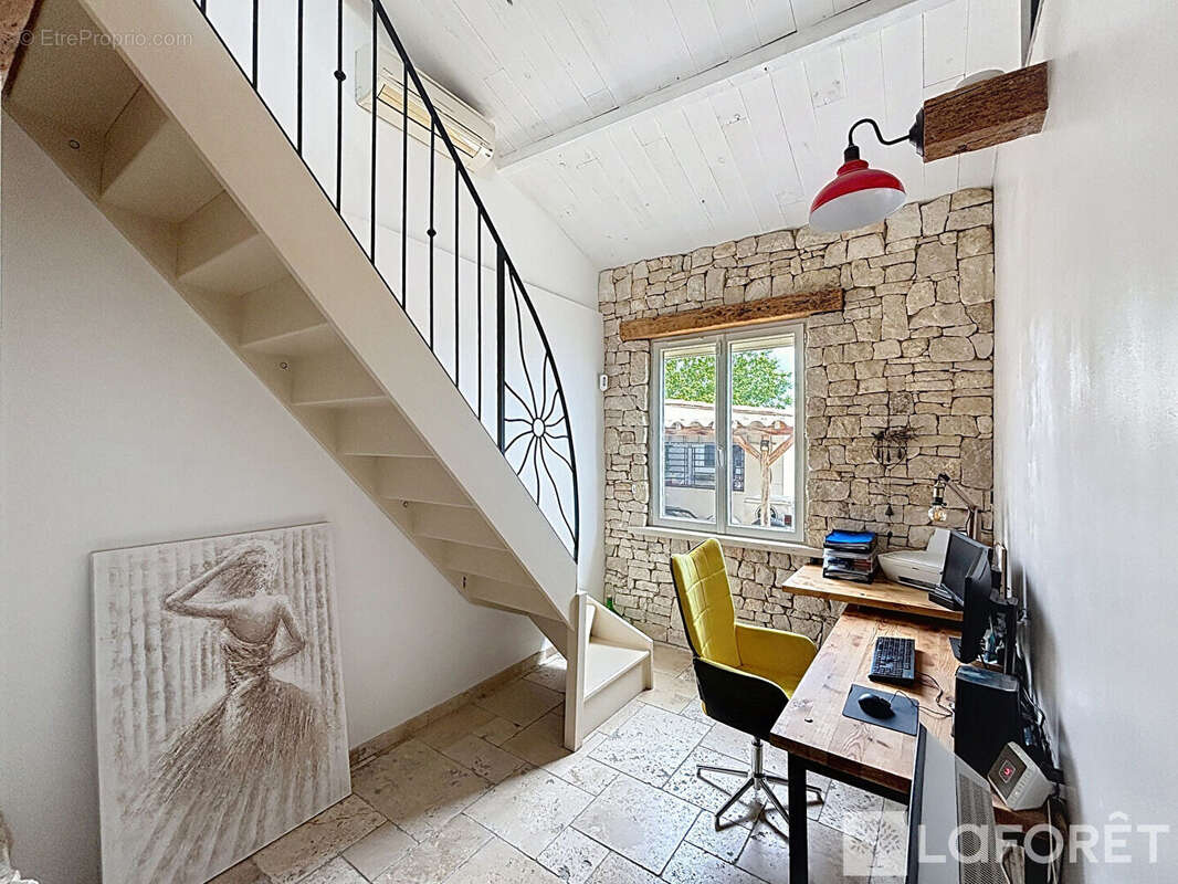Maison à UCHAUX