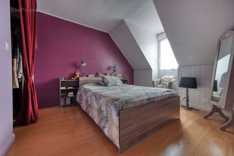 Maison à LA QUEUE-LES-YVELINES