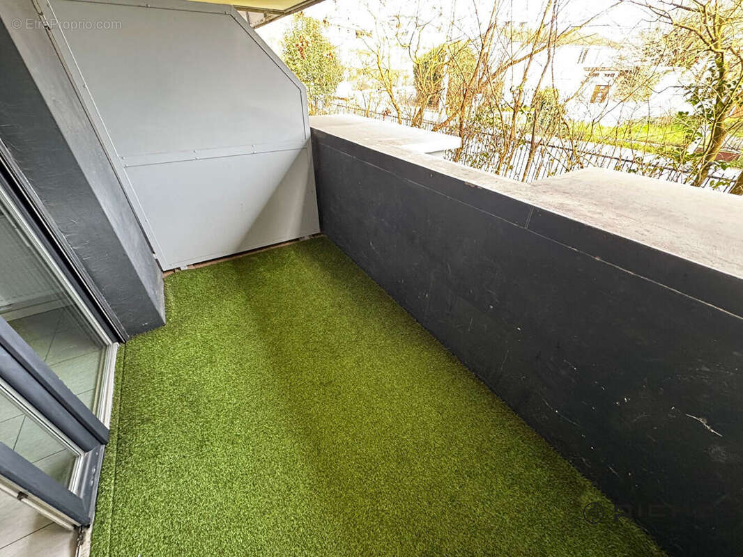 Cenon Bas - Appartement T2 avec terrasse + parking sécurisé - photo 3