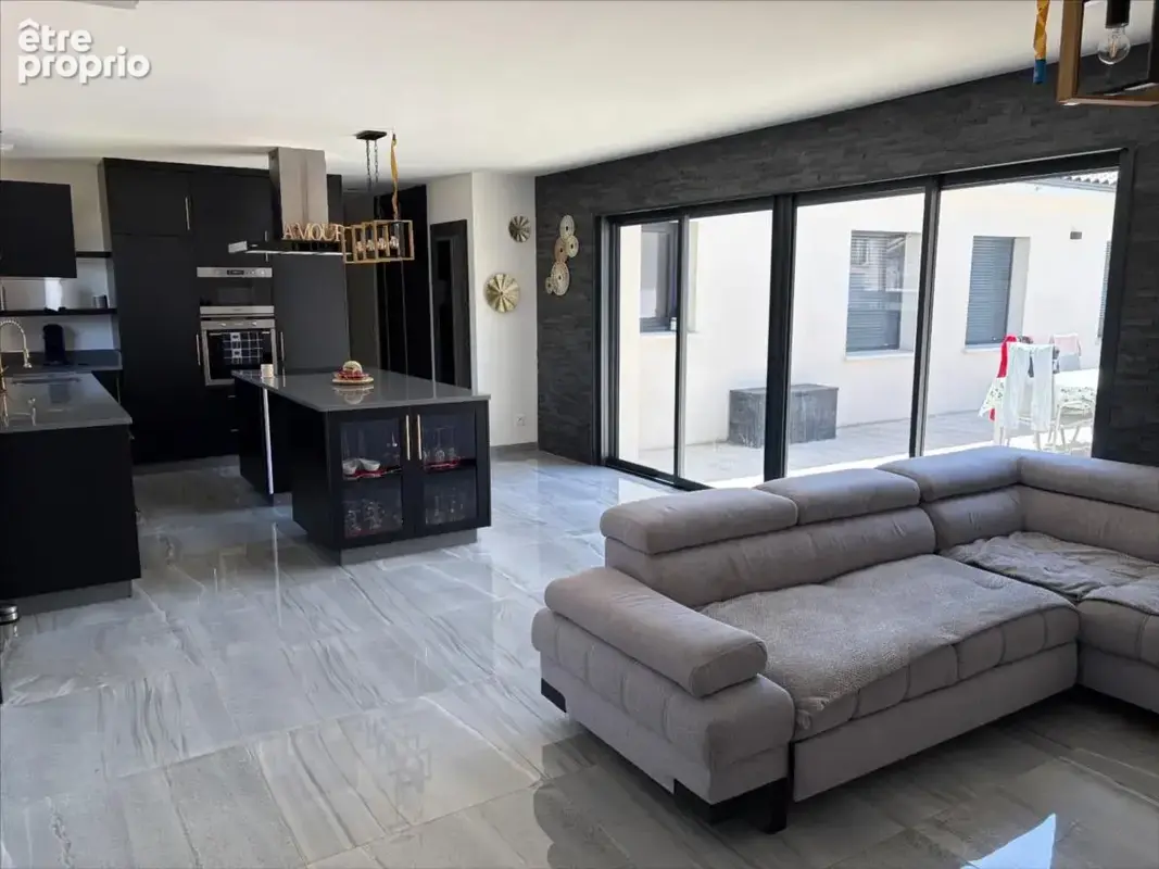 Maison 140 m² à Jaunay-Clan  - photo 3