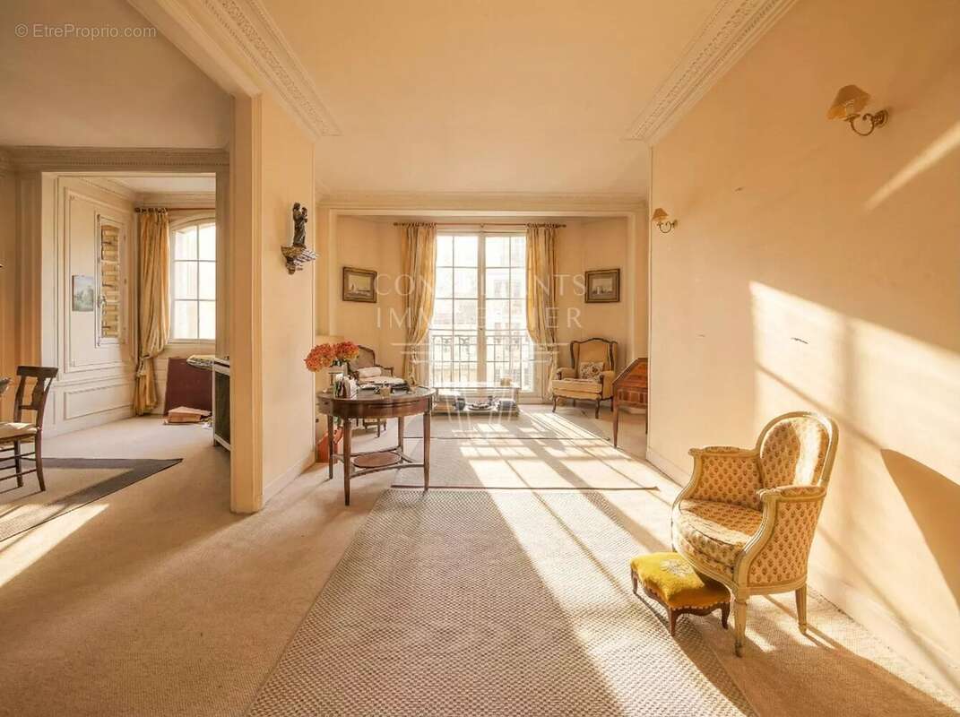 Appartement à PARIS-16E