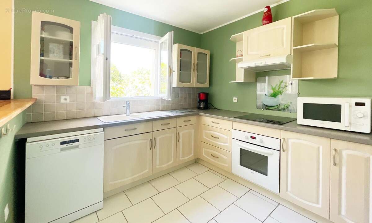 Maison 93 m² à Saint-Laurent-De-La-Pree  - photo 4