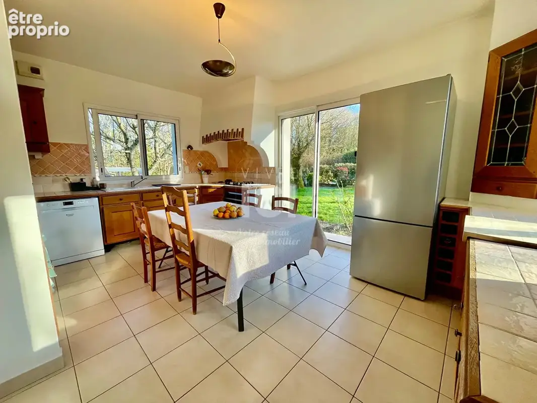 DEMEURE - La Chapelle Sur Erdre - 8 chambres - 311m² - photo 6