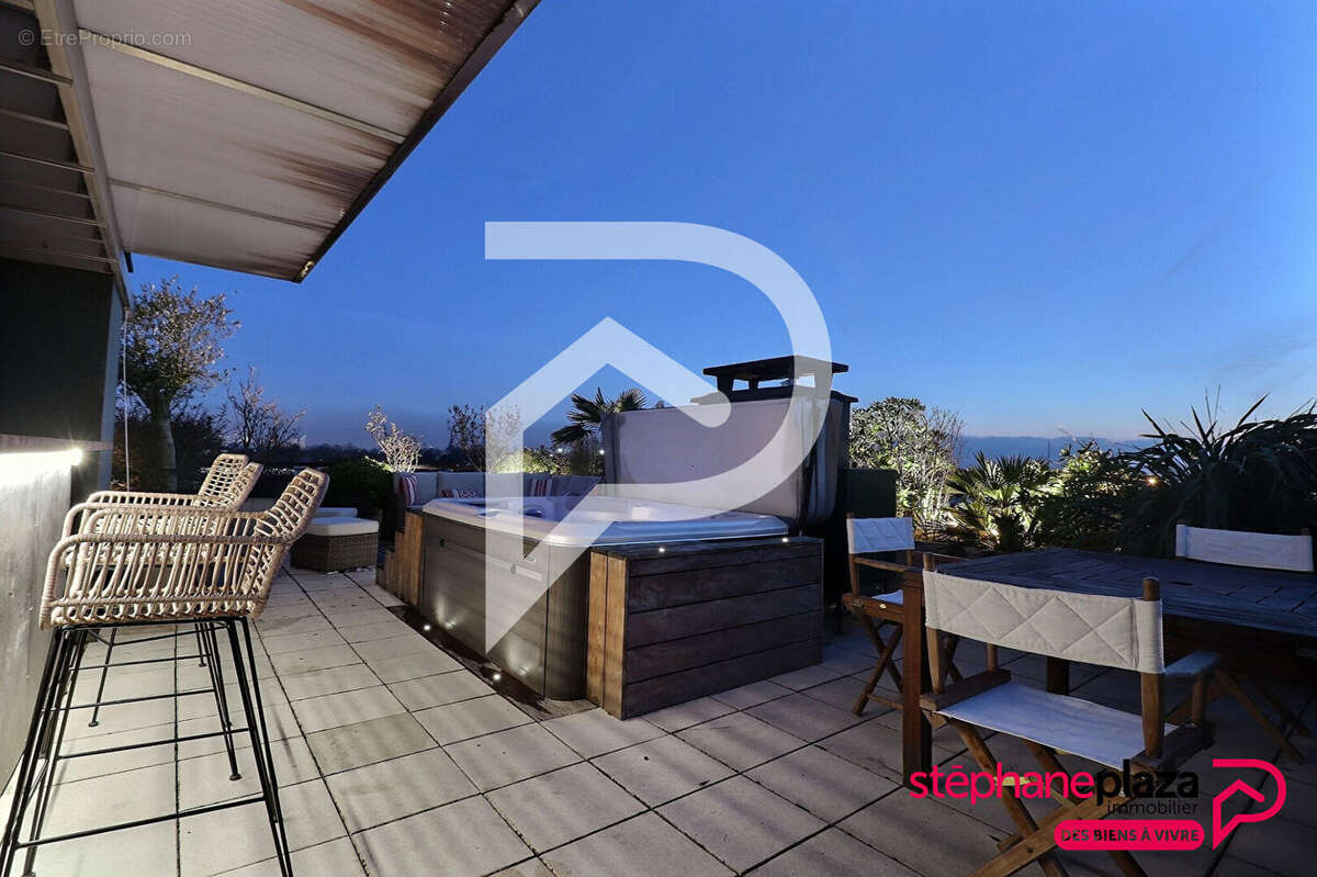 Appartement à SARTROUVILLE