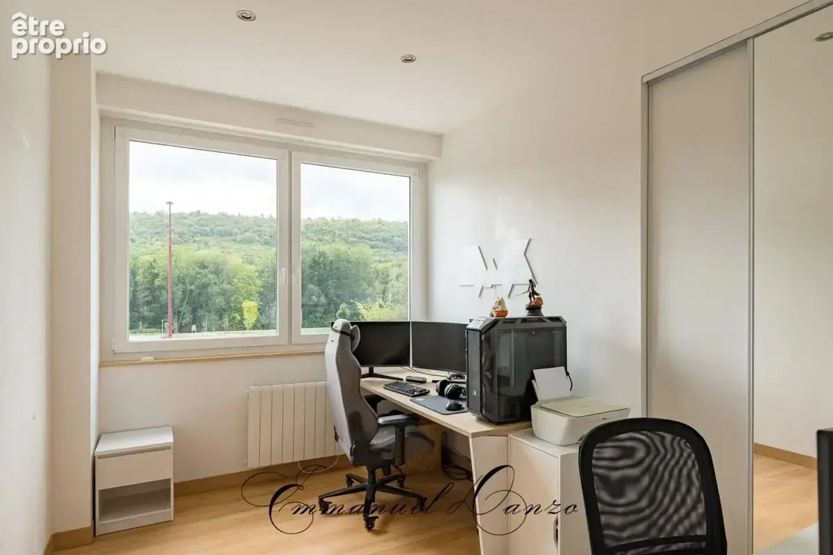 CHAMPIGNEULLES – Appartement 3 pièces rénové de 77 m² – Entrée indépendante – 2 stationnements privatifs - photo 10