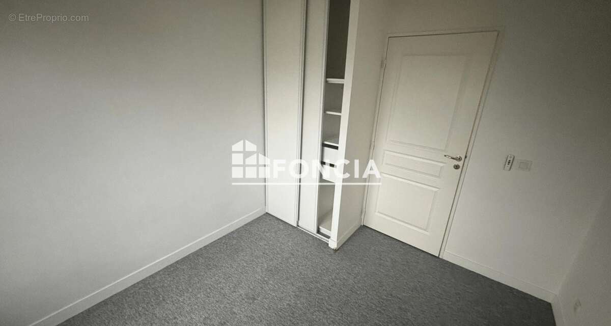 Appartement à SAINT-CYR-L'ECOLE