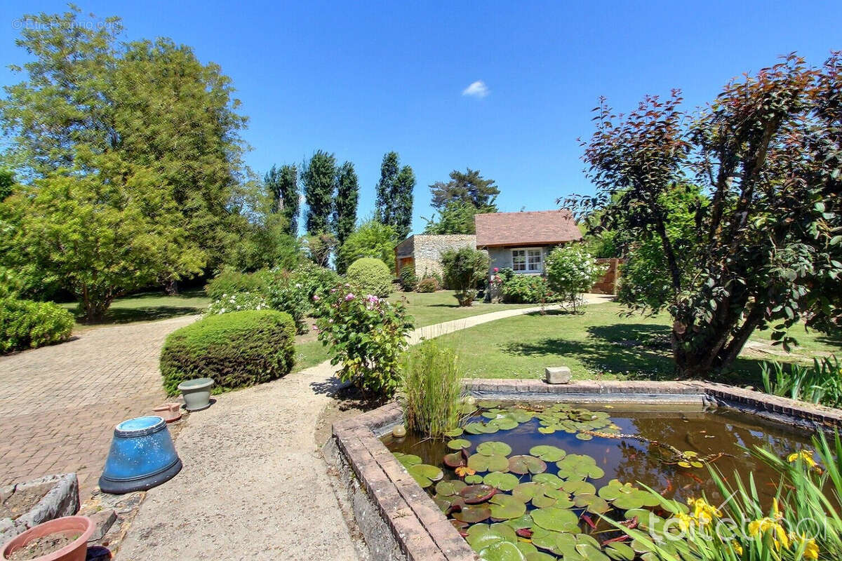 Maison à LA CELLE-LES-BORDES