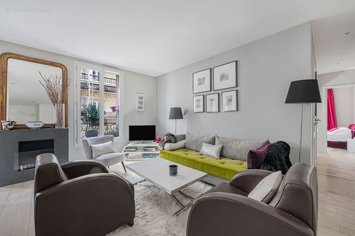 Appartement à PARIS-14E