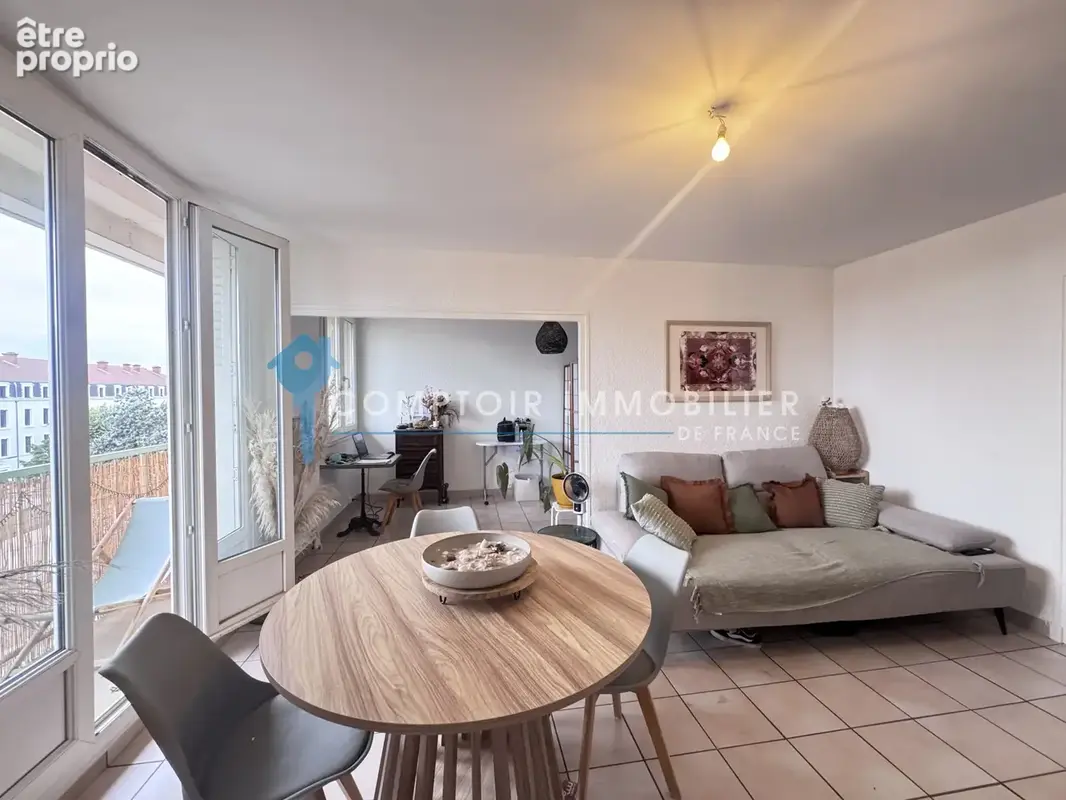Appartement T5 avec balcon vue Vercors - À vendre à Romans-sur-Isère - Dpt Drôme (26) - photo 5