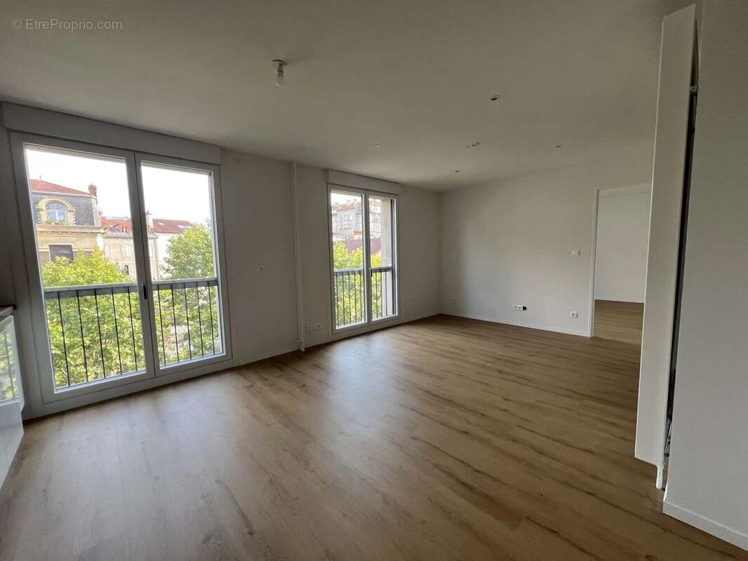Appartement de 90 m² avec parking  - Secteur prisé rue Blatin - photo 4