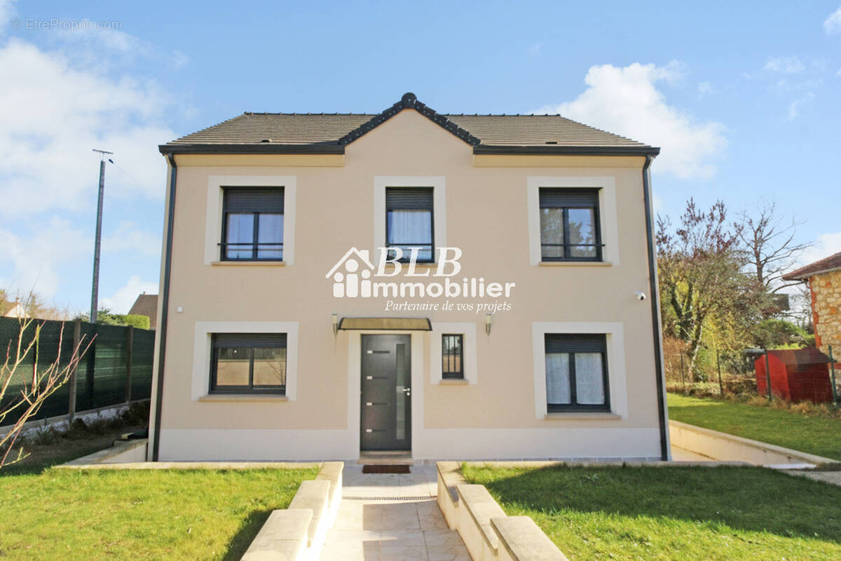 Maison à LE PERRAY-EN-YVELINES