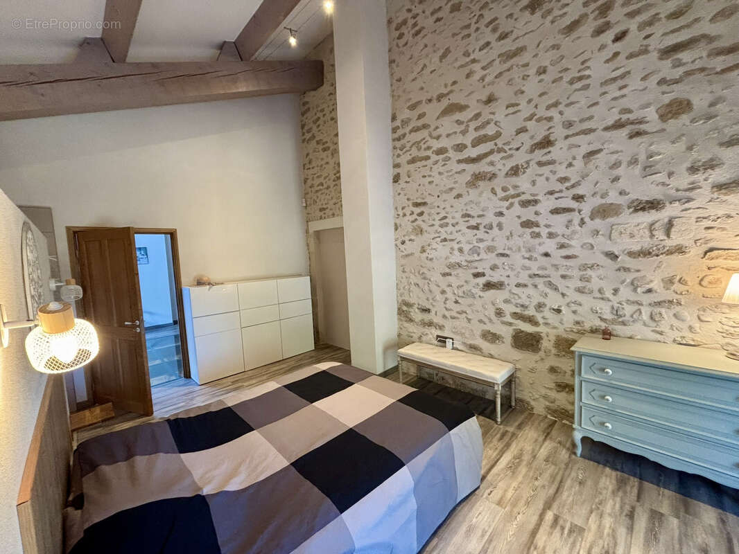Maison à VALREAS