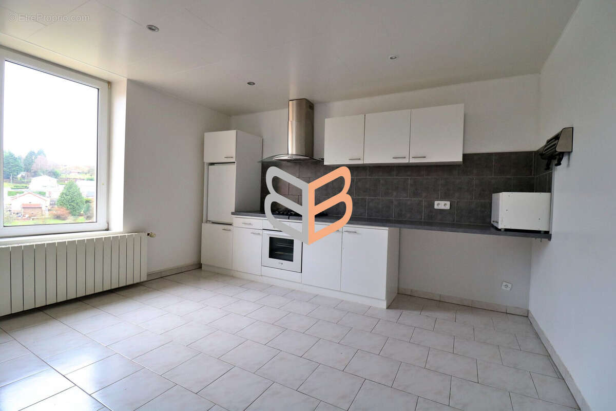 Appartement 240 m² à Thil  - photo 7