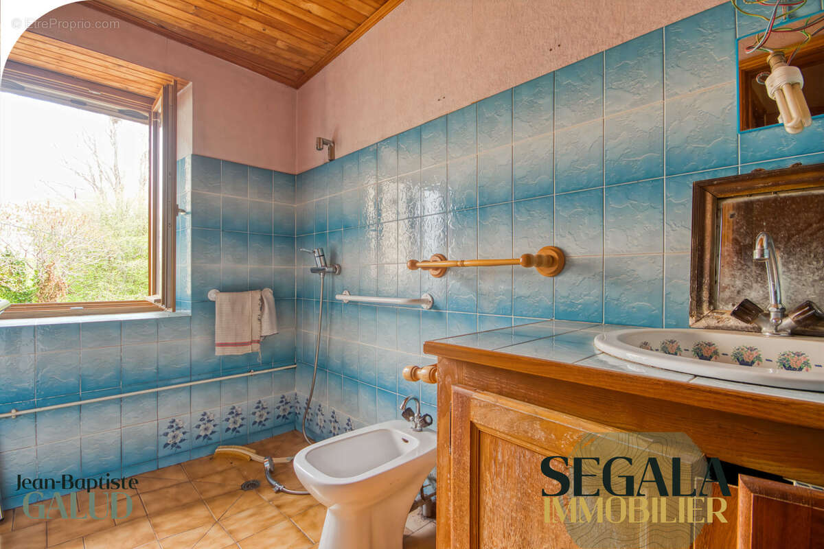 Maison à MIRANDOL-BOURGNOUNAC