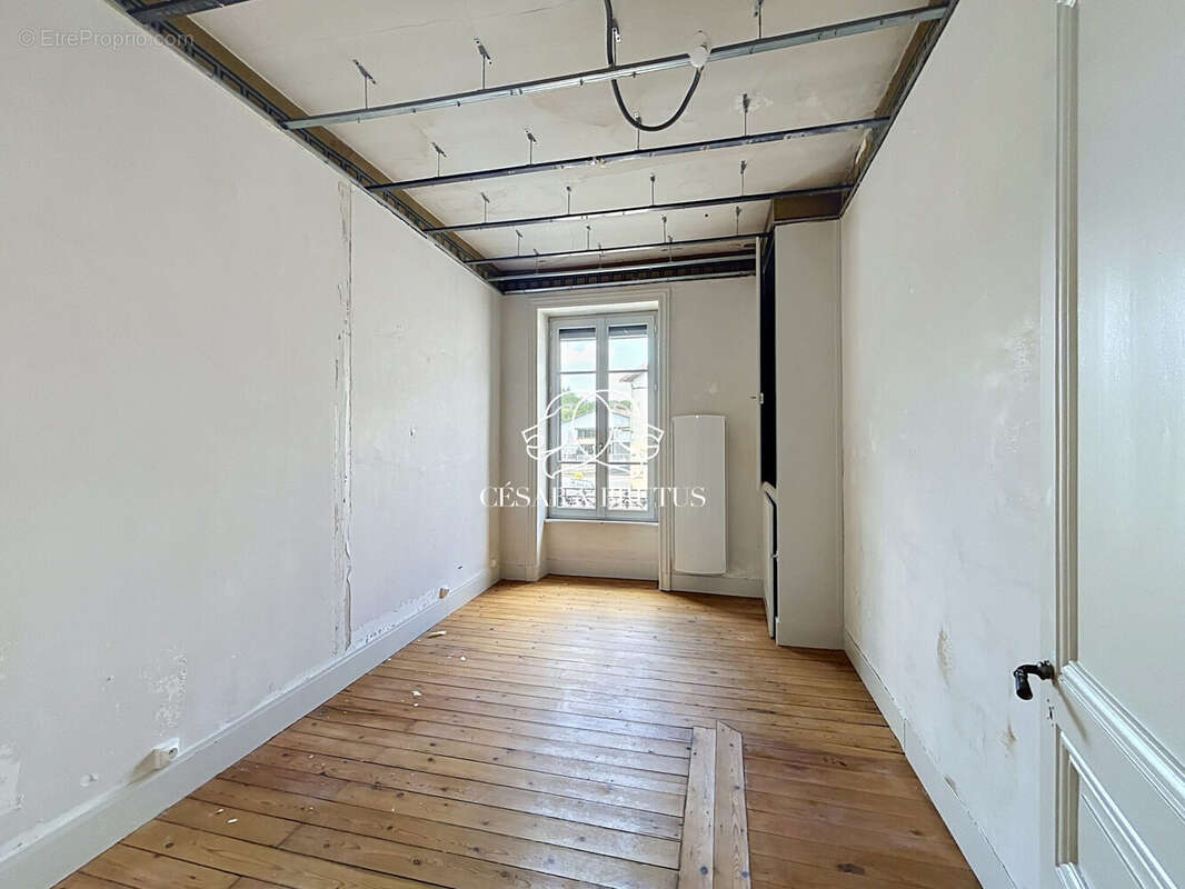 Appartement 375 m² à Amplepuis  - photo 7
