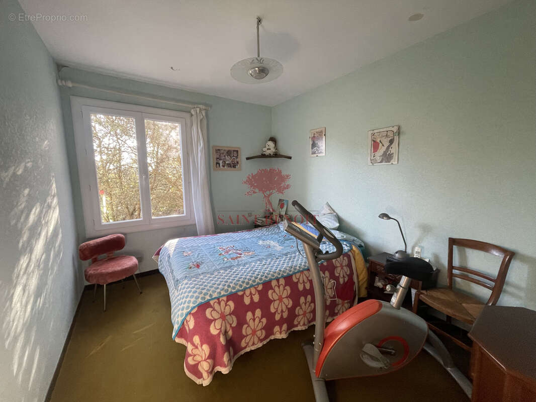 Villa de type t6 avec une piscine sur une parcelle de 5770m2 - photo 9