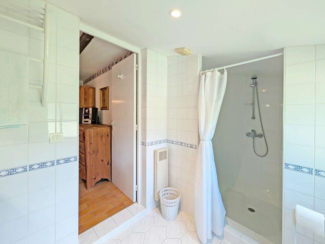 Maison en pierre de caractère avec deux chambres, piscine et maison d'amis - photo 13