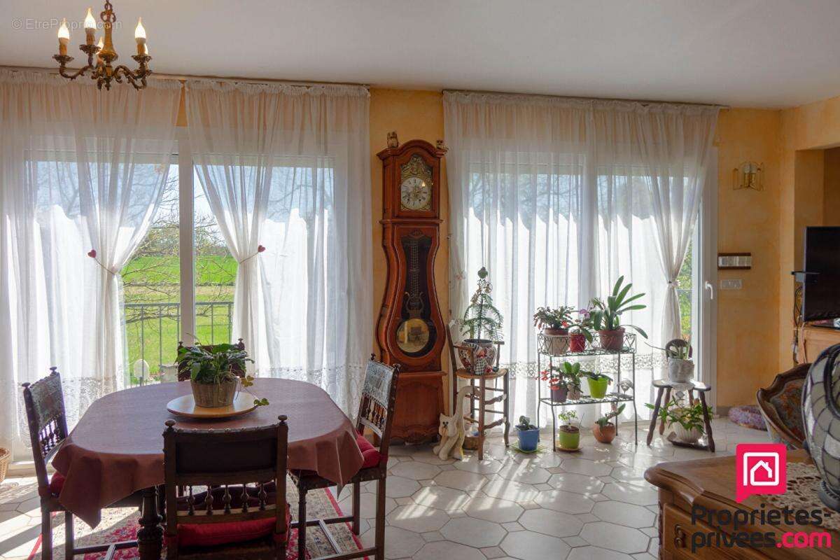 Maison à LA CHAPELLE-SAINT-MESMIN