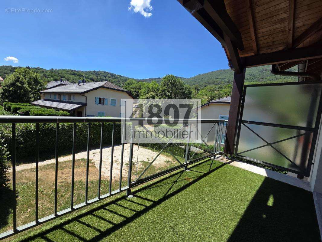 LA MURAZ -  Grand T2 duplex avec garage et balcon - photo 4