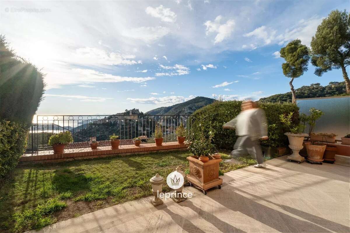 Appartement à EZE