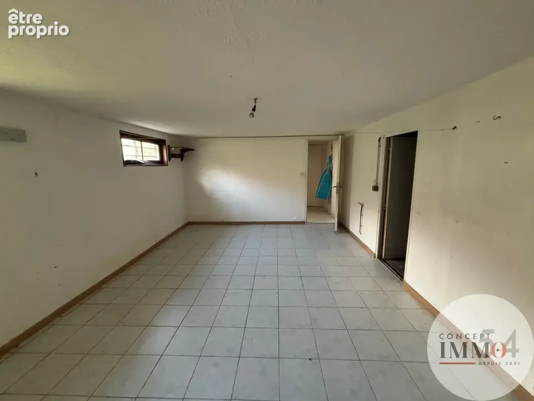 Le calme, un jardin sans vis-à-vis et un beau potentiel : cette maison n'attend plus que vous ! - photo 6