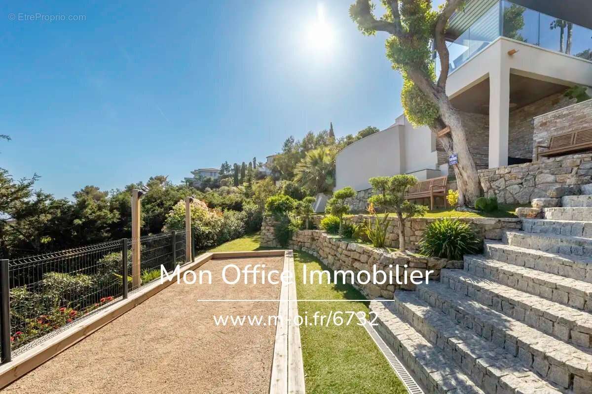 Référence : 6732-JDO. - Villa d’exception avec vue mer panoramique aux Issambres - photo 19