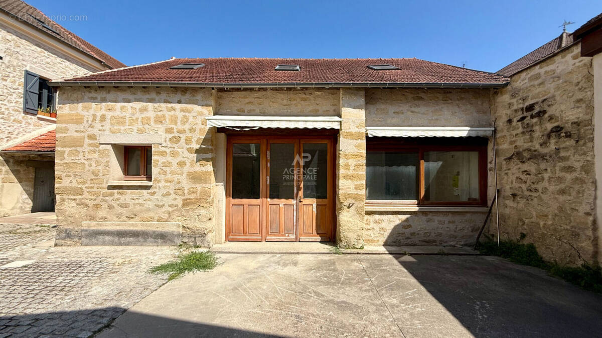 Appartement à réhabilité Vauréal 118 m2 - photo 1