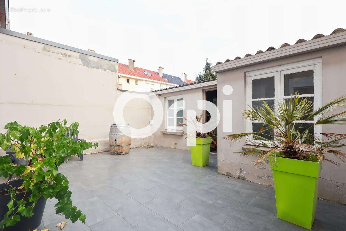 Maison de ville, 4 chambre(s) / bureau(x), cour-terrasse, cave et garage à MALO-LES-BAINS (59240) - photo 9