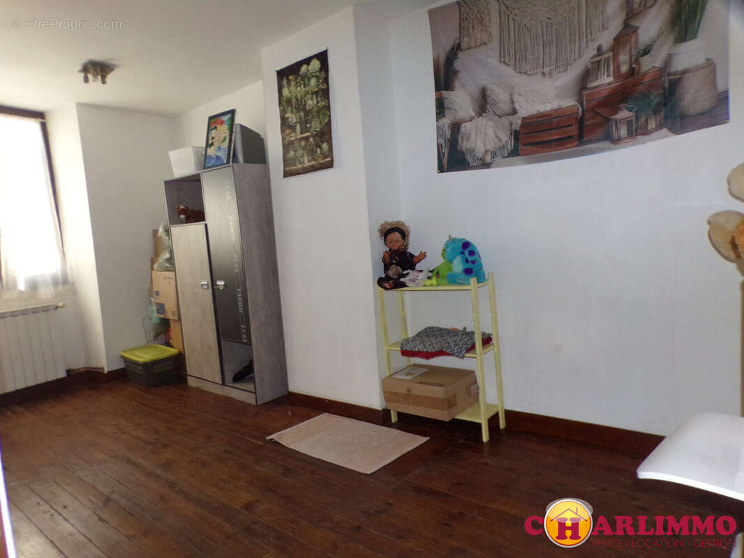 Maison 102 m² à Chabanais  - photo 4