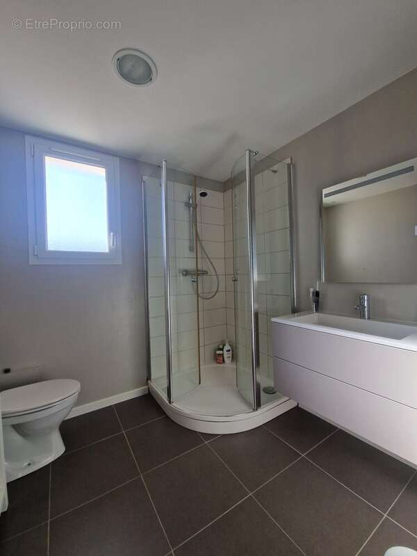 salle d&#039;eau - Maison à REZE