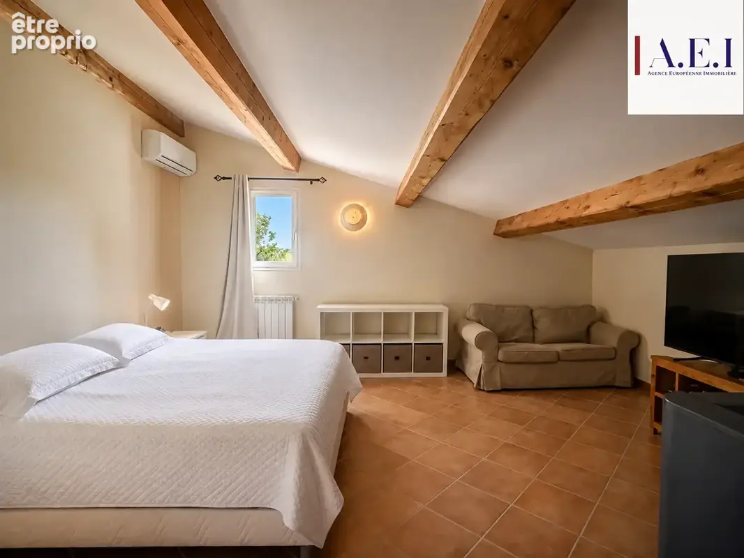 Six-Fours-les-Plages   Propriété provençale de 273 m2 avec piscine & garage - photo 21