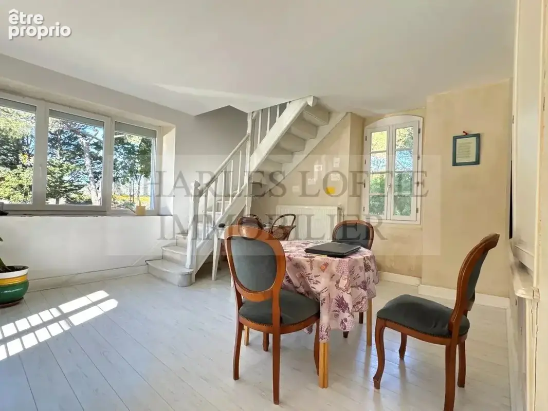 Superbe ensemble immobilier comprenant deux grandes maisons, deux piscines et dépendance sur un terrain de plus 8400 m², proche  - photo 9