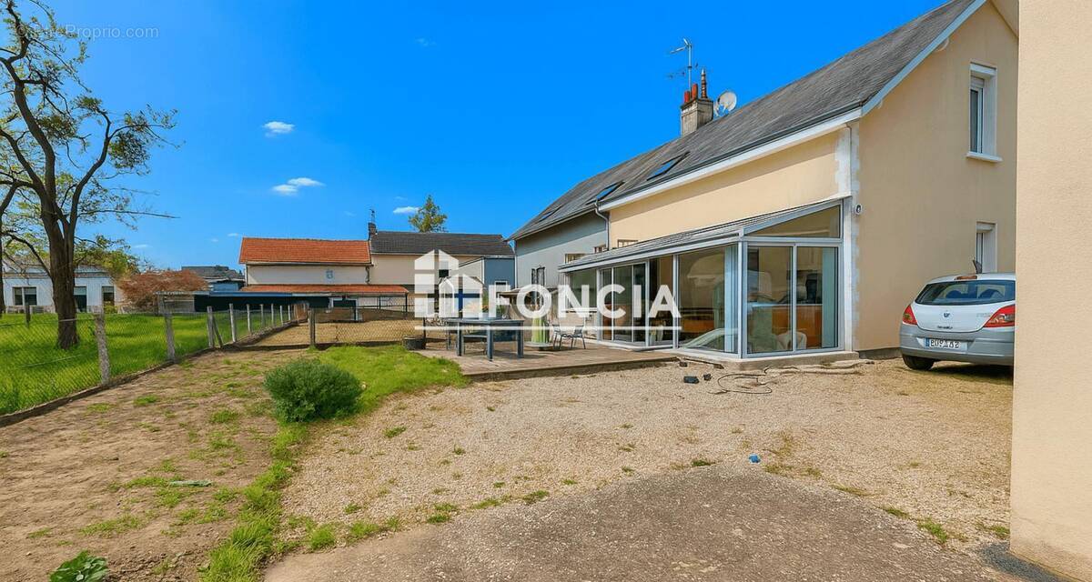 Maison à NAZELLES-NEGRON