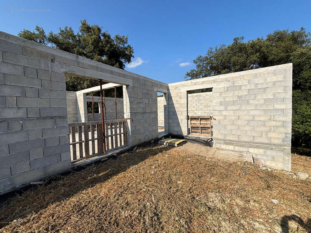 Peymeinade limite auribeau terrain de 3769 m2 avec permis pour maison plain-pied de 136 m2 a terminer et ruine - photo 4