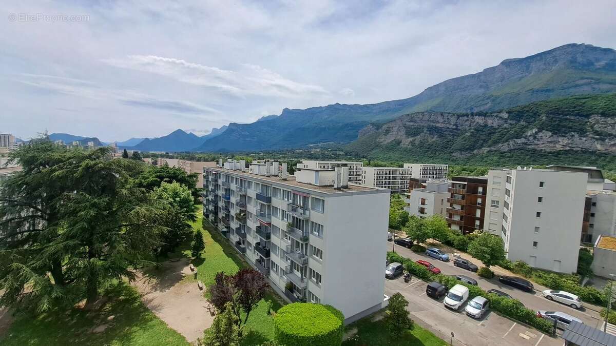 Appartement à LE PONT-DE-CLAIX
