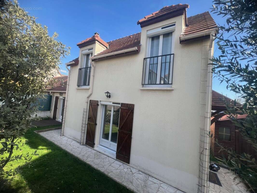 Maison à SARTROUVILLE