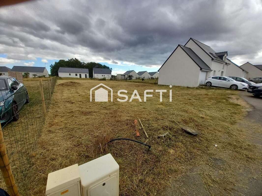 Terrain 577 m² à Peillac  - photo 2