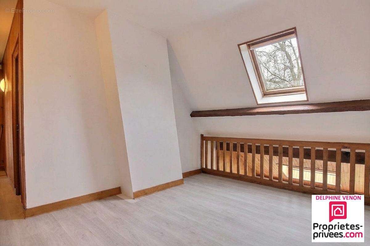 Exclusivité - Maison  familiale de 200 m² à Donnery quartier des grands billons  sur un magnifique terrain  de 5 945 m² - photo 7