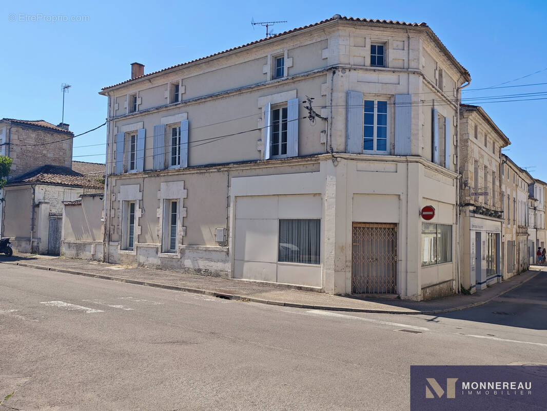 Maison à CHATEAUNEUF-SUR-CHARENTE