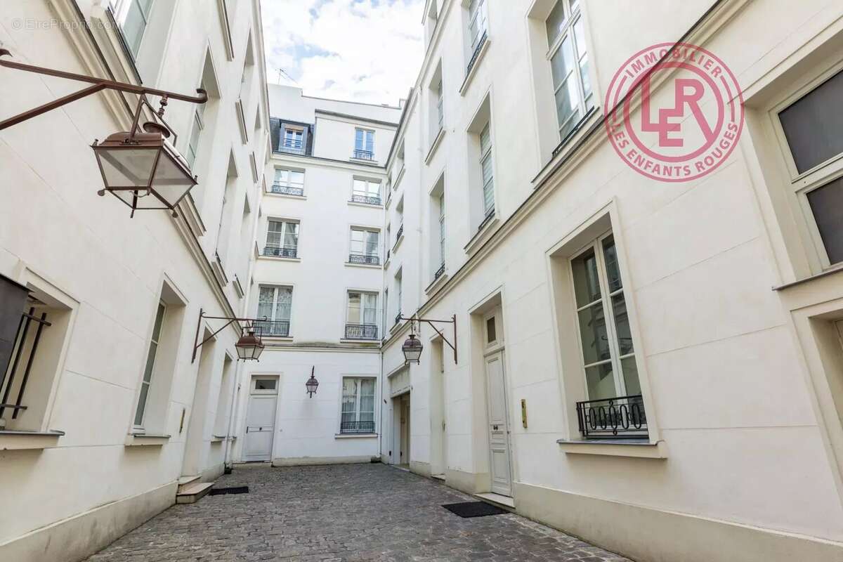 Appartement à PARIS-3E