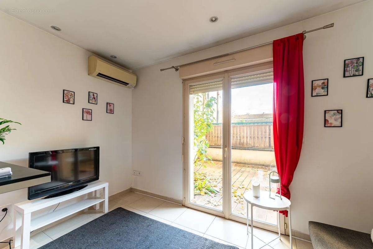 Appartement à VAUJOURS