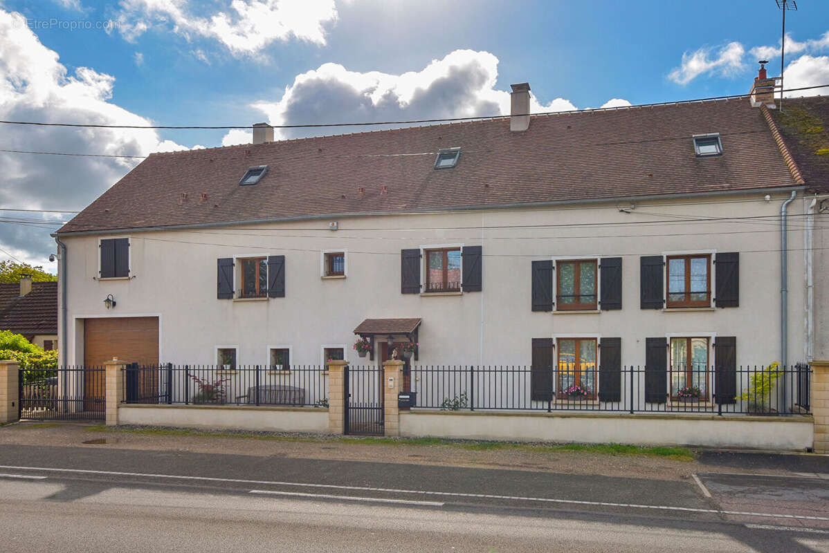 Maison à FONTENAY-TRESIGNY