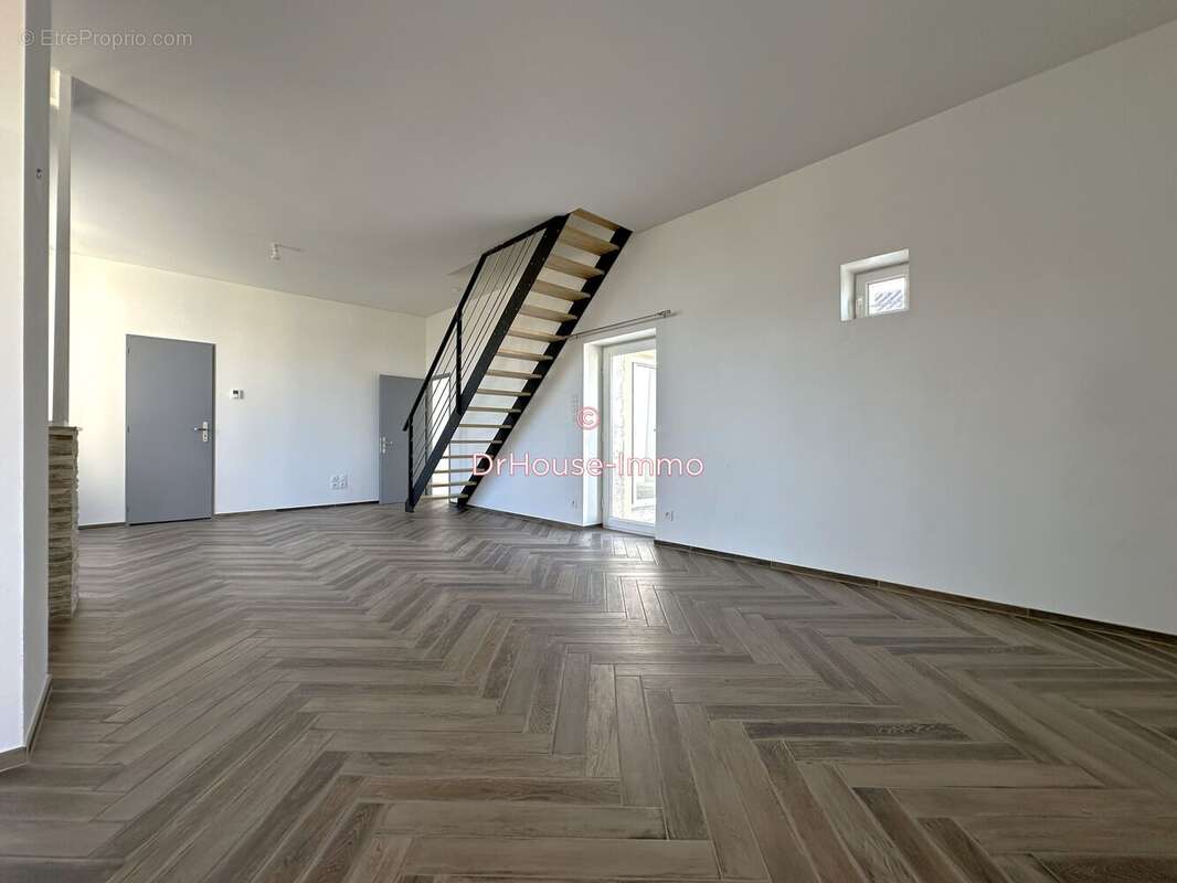 Maison 104 m² à Ruelle-Sur-Touvre  - photo 2