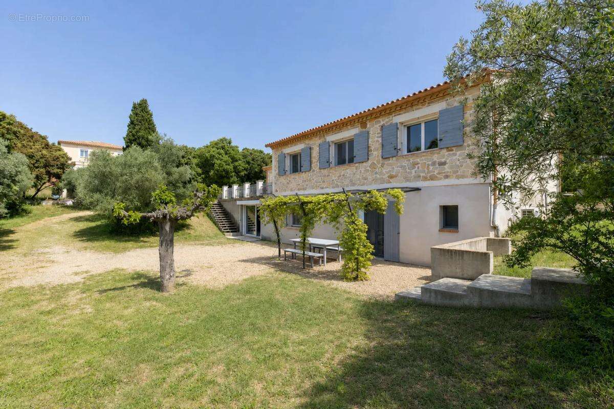 Maison familiale 6 pièces avec dépendance à Saint-Gilles - photo 9