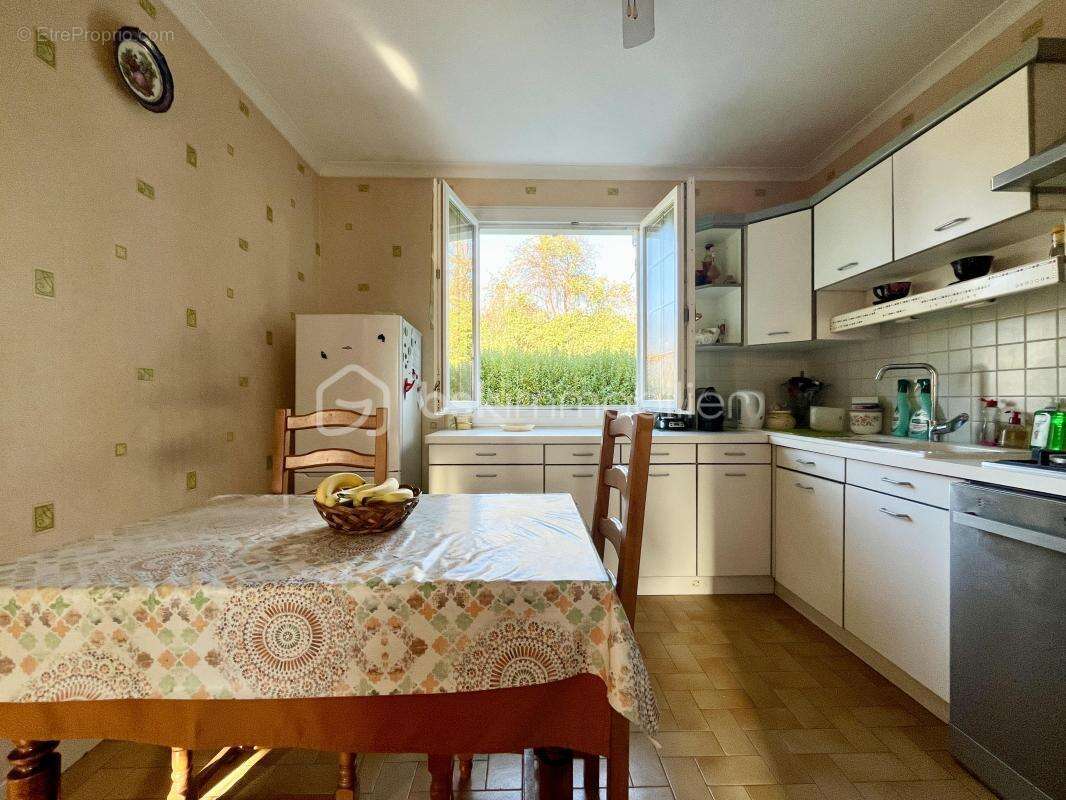 Maison à ROMANECHE-THORINS