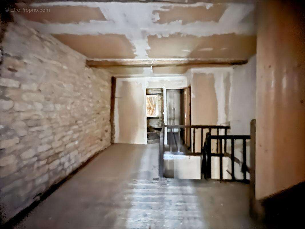 Maison à SAINT-PIERRE-SUR-VENCE