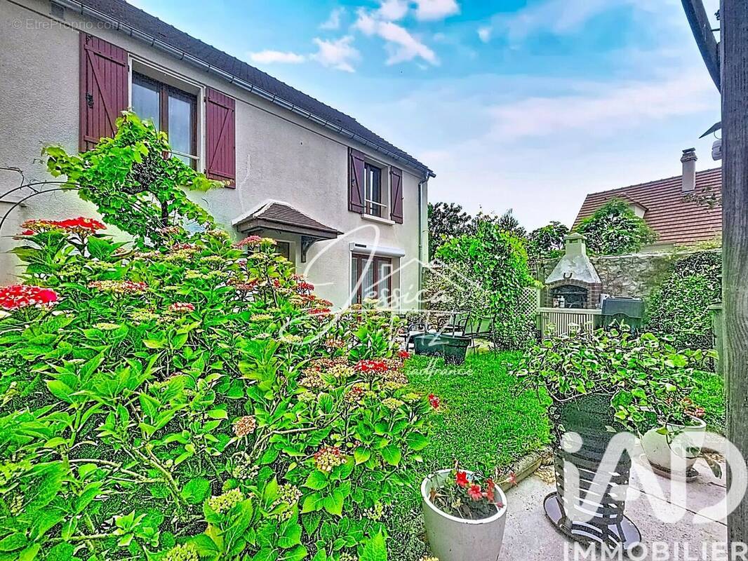 Photo 1 - Maison à LE PLESSIS-BELLEVILLE