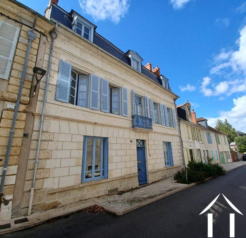 Maison à LA CHARITE-SUR-LOIRE